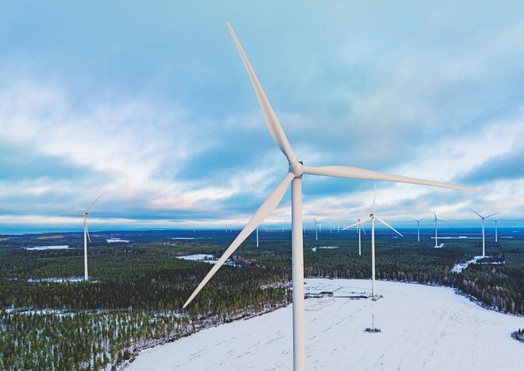Vindkraftverk i ett vinterlandskap. Bild: Lauri Rotko