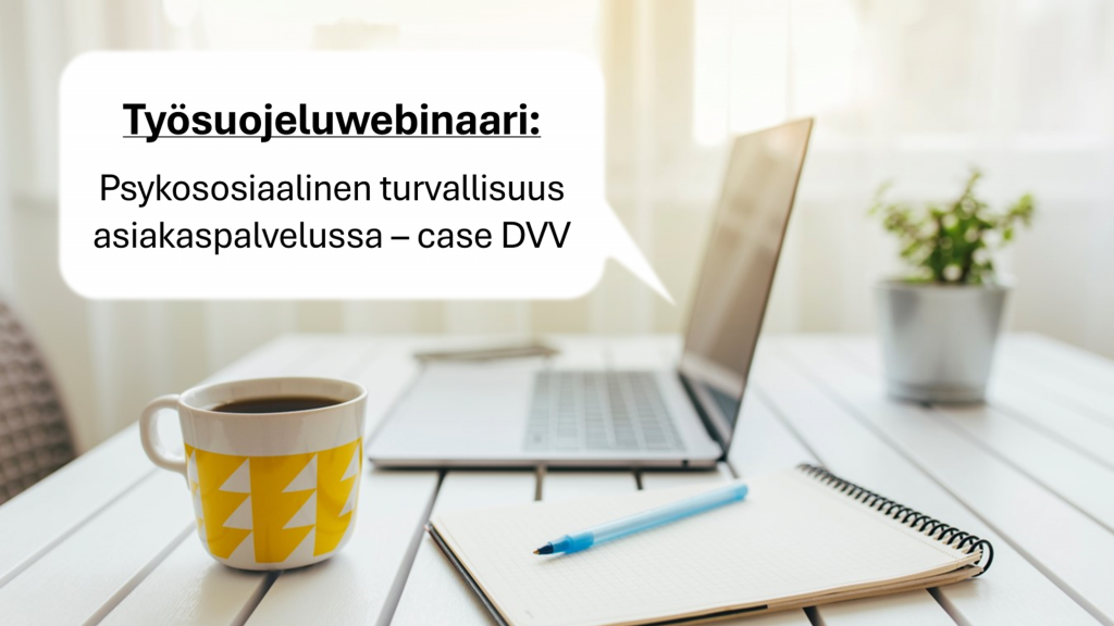 Kuvituskuvassa kannettava tietokone, muki, kynä ja vihko työpöydällä sekä tekstinä tapahtuman nimi.