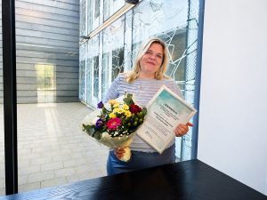Anniina Raulahti osallistui kilpailuun voittoisall Tietosuojelusenkelillä. 